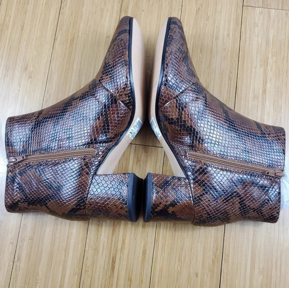 Women's NWOB Clarks Sheer Flora 2 Snakeskin Ankle Booties - Size 9.5 - Picture 1 of 13